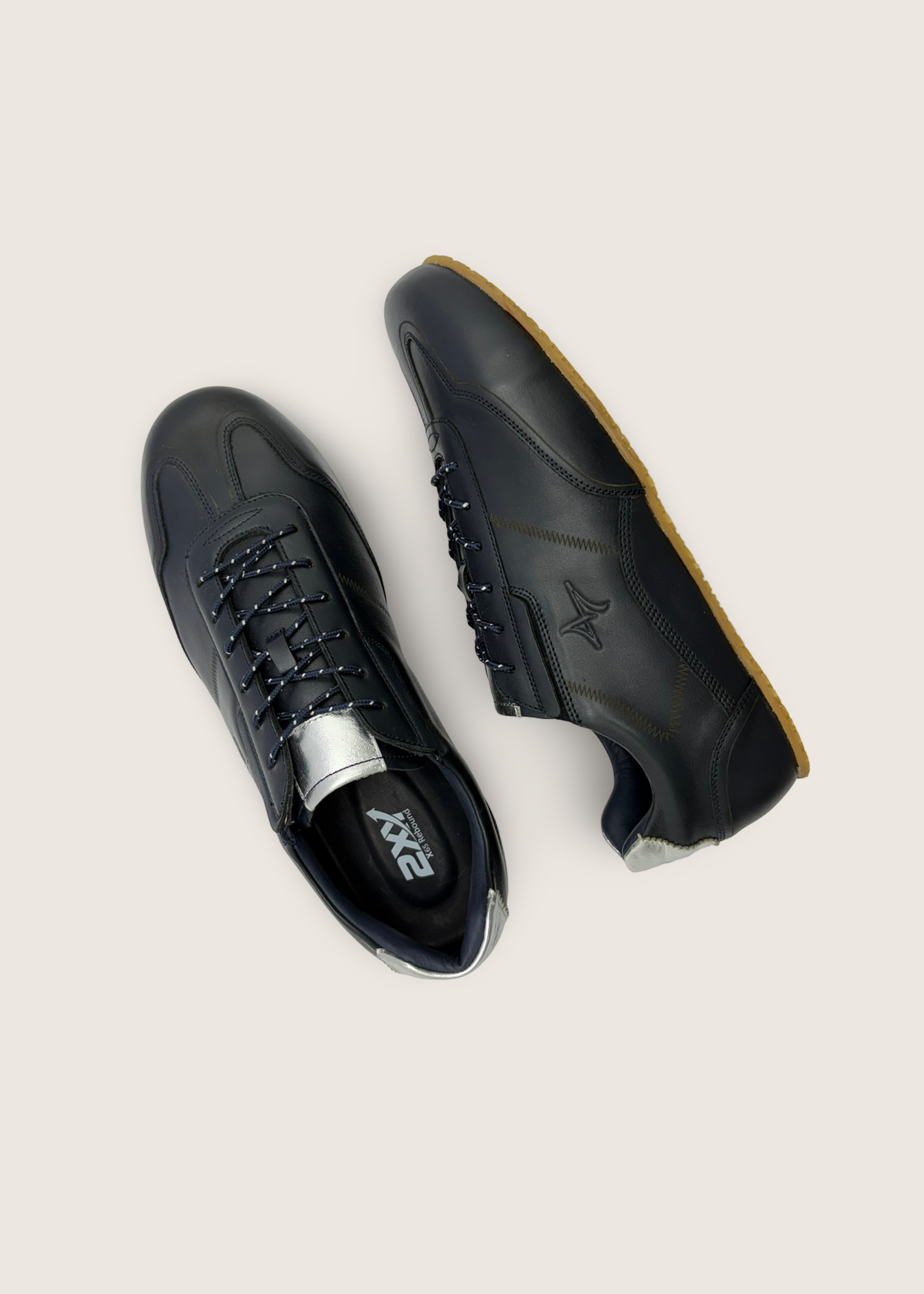 水 Men's MIZU in deep blue argentinian lapacho leather and rubber sole