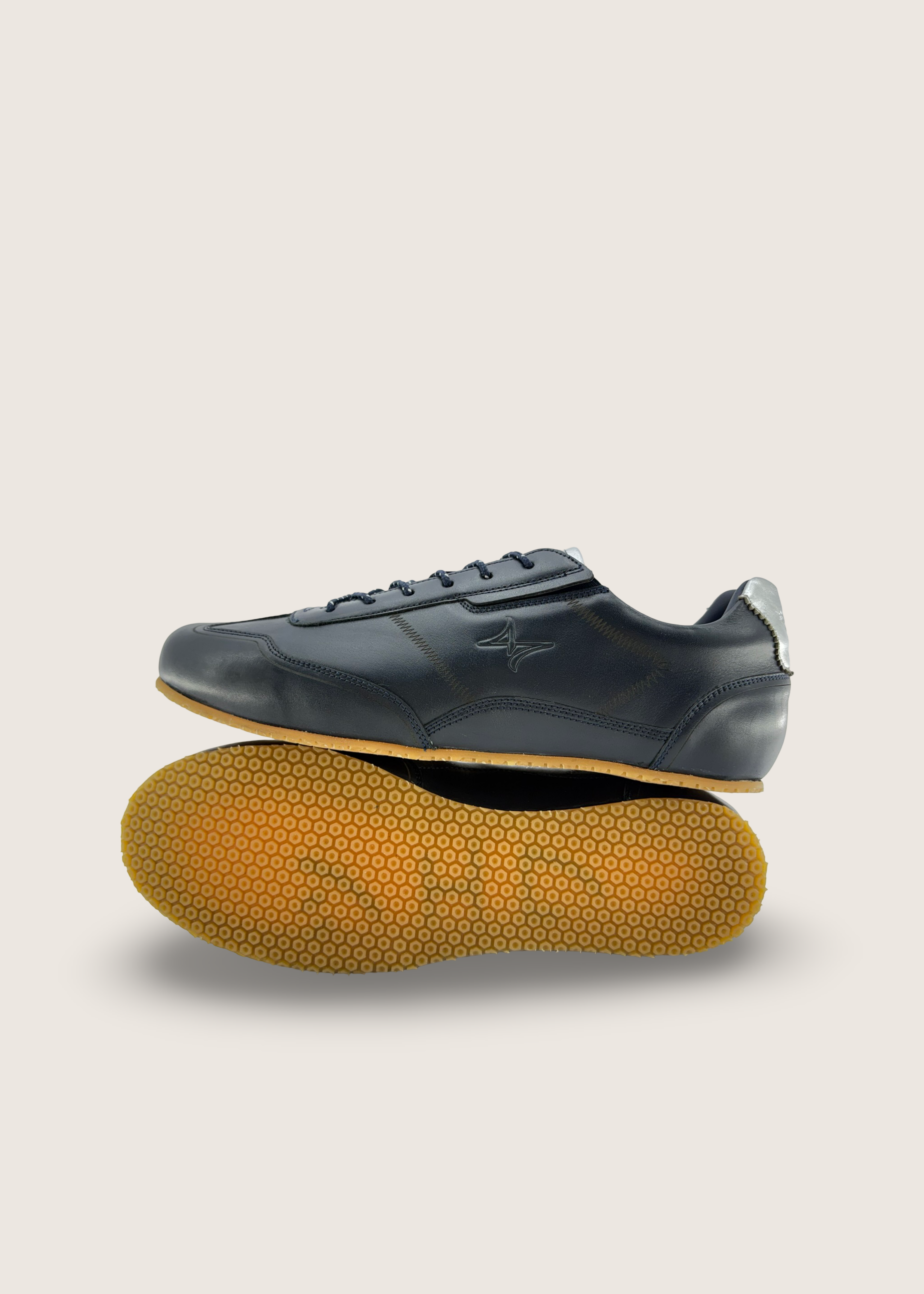 水 Men's MIZU in deep blue argentinian lapacho leather and rubber sole