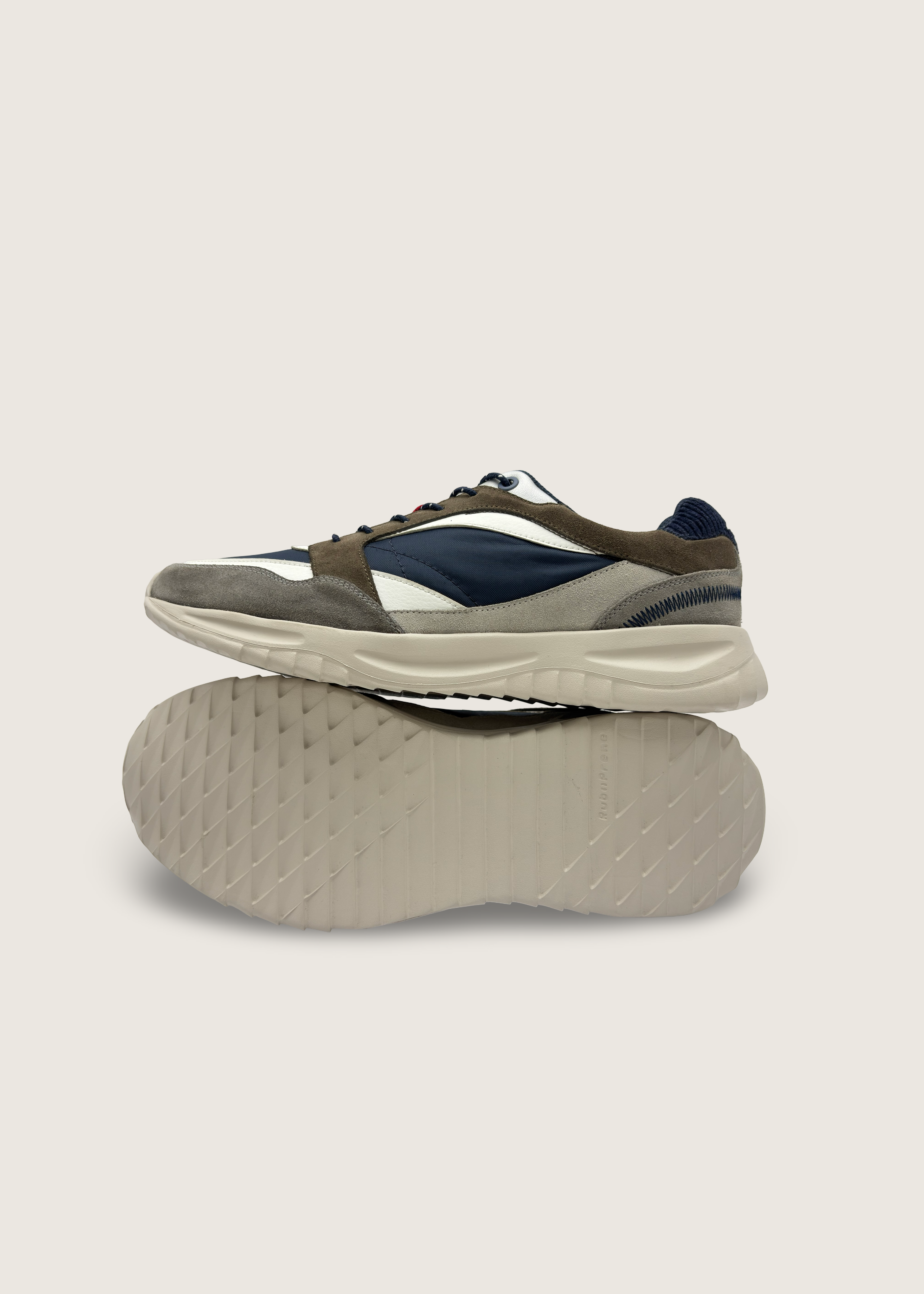 海 Men's KAI in dark grey and pumice leather suede with navy blue nylon parachute taffeta