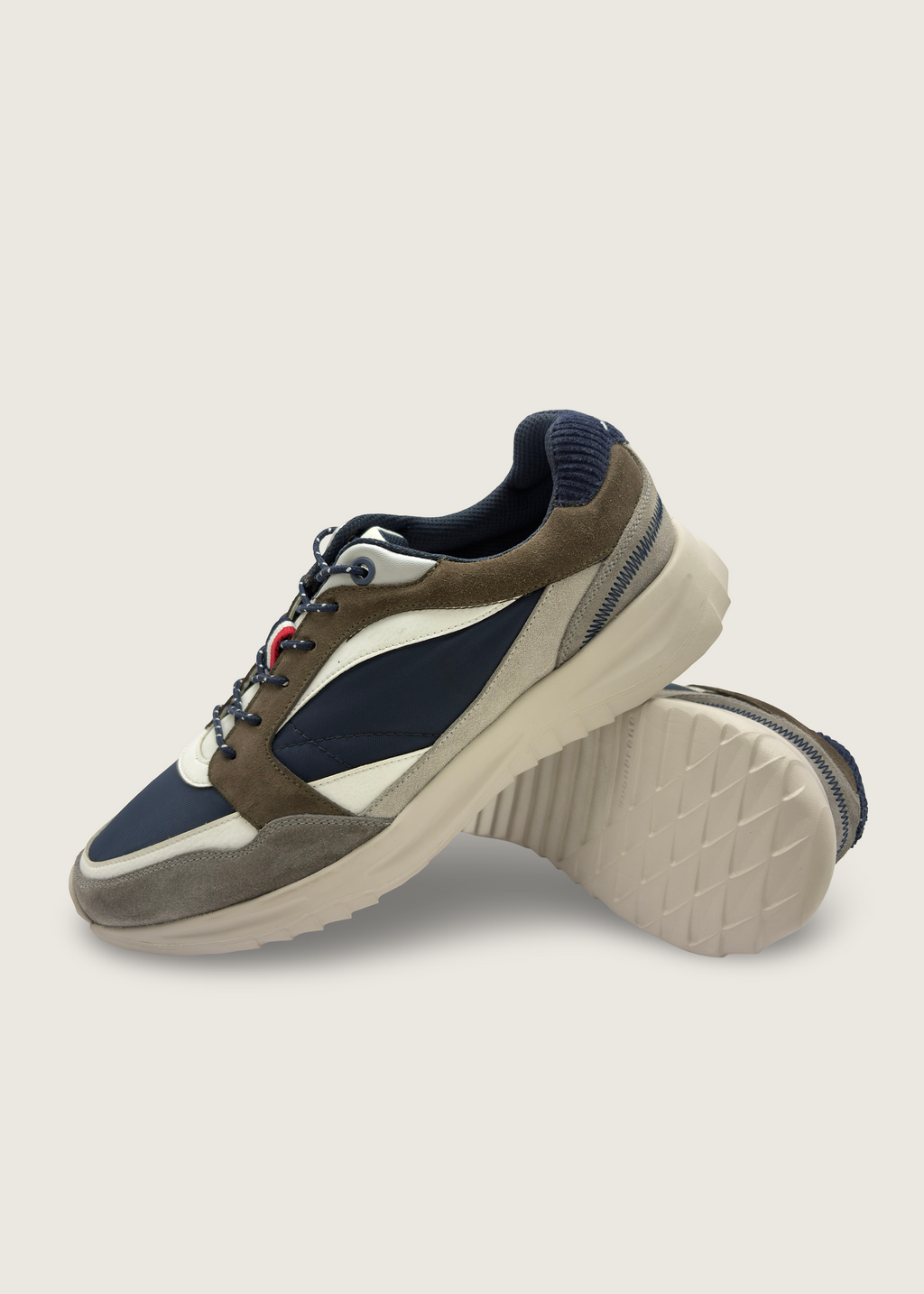 海 Men's KAI in dark grey and pumice leather suede with navy blue nylon parachute taffeta