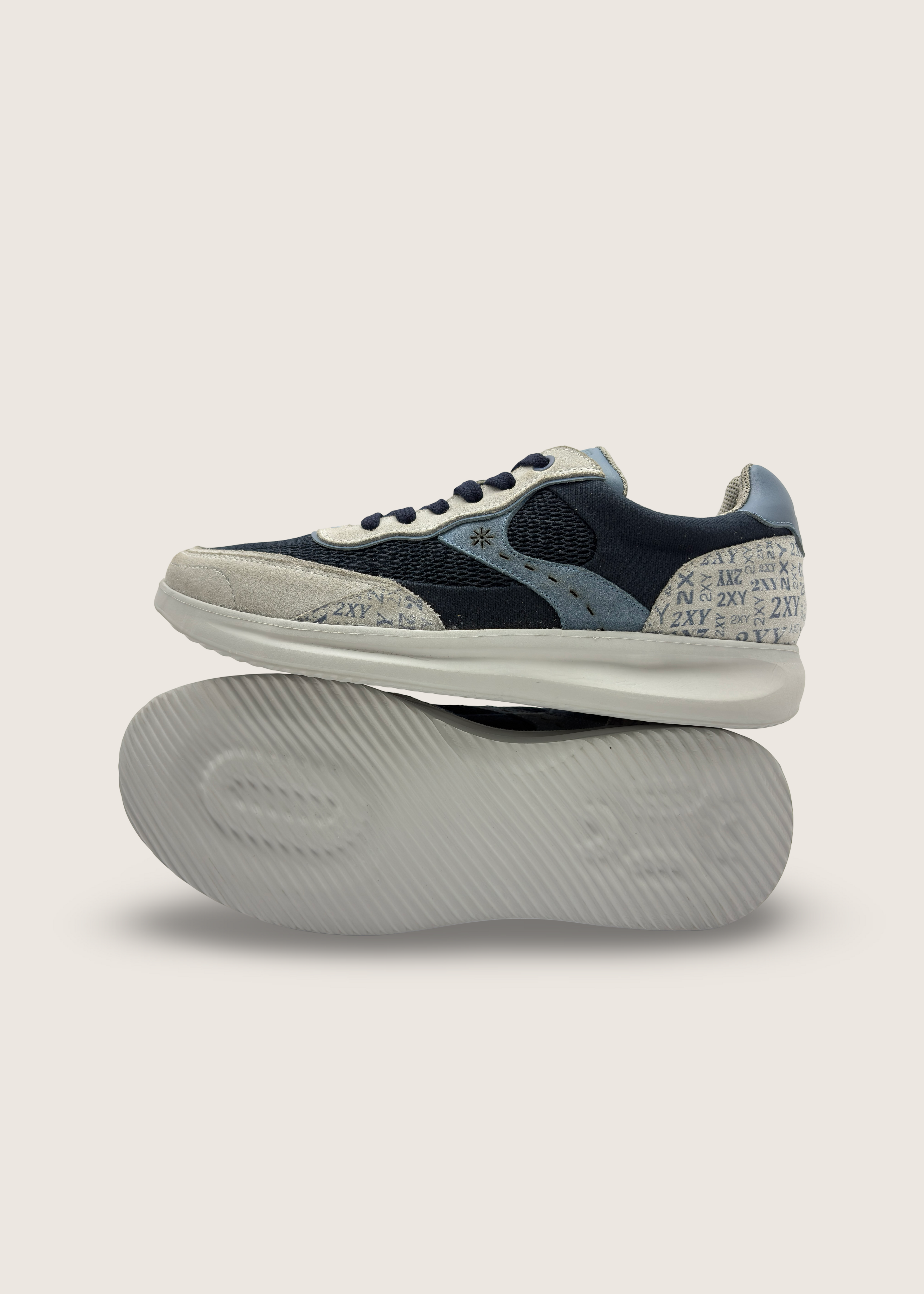 波 Men's NAMI in pumice leather suede with dark navy layers of technical mesh