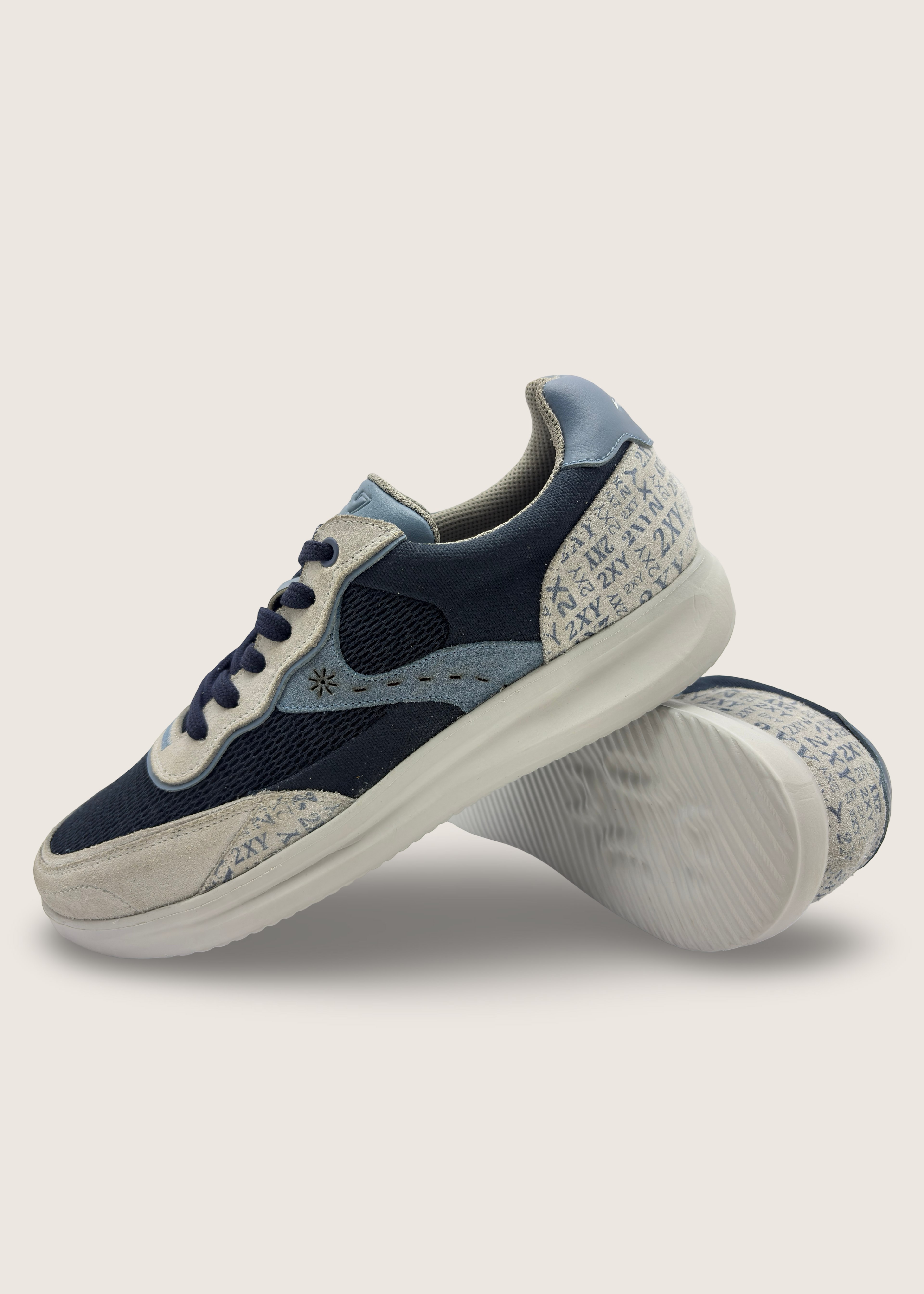 波 Men's NAMI in pumice leather suede with dark navy layers of technical mesh