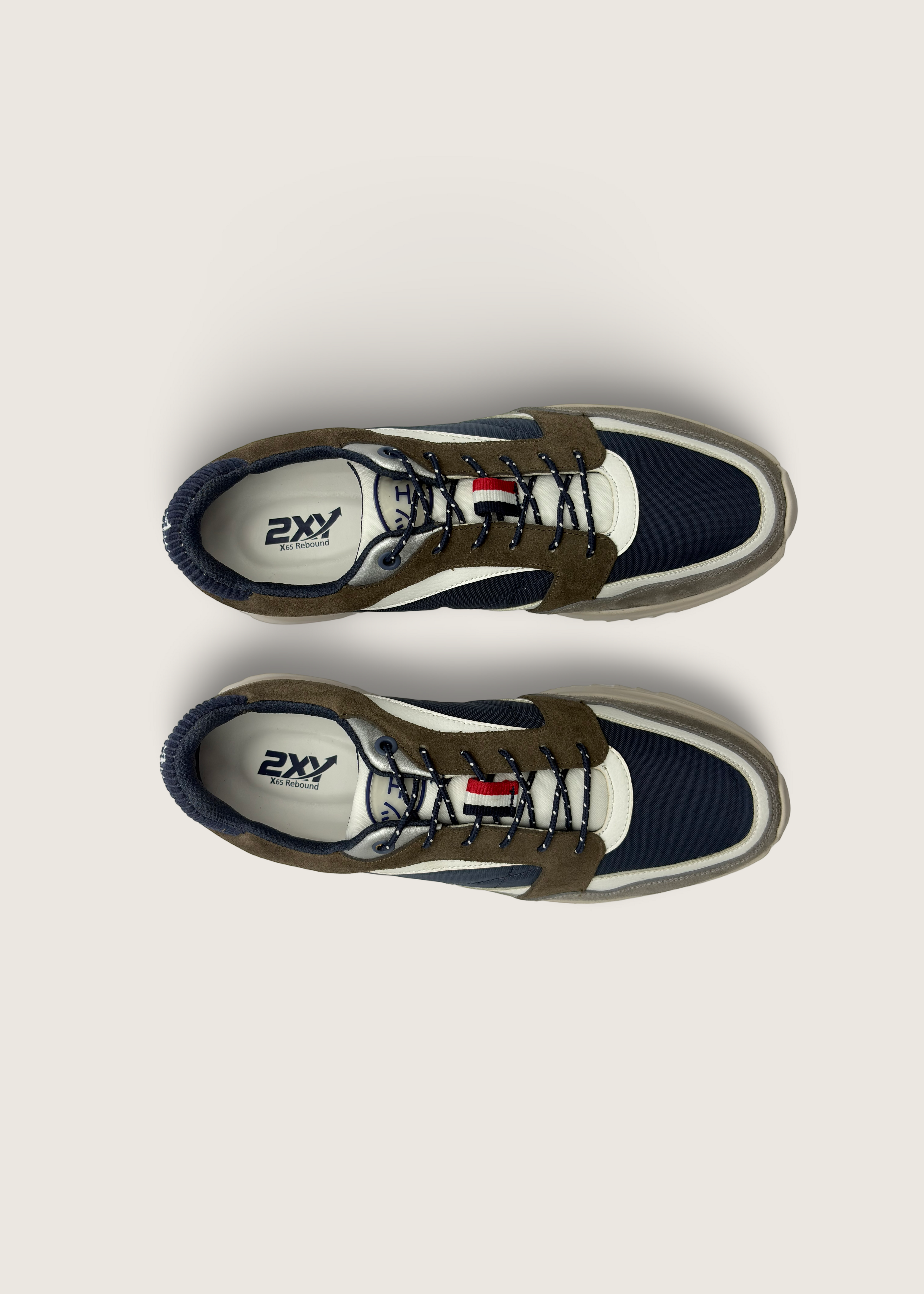 海 Men's KAI in dark grey and pumice leather suede with navy blue nylon parachute taffeta