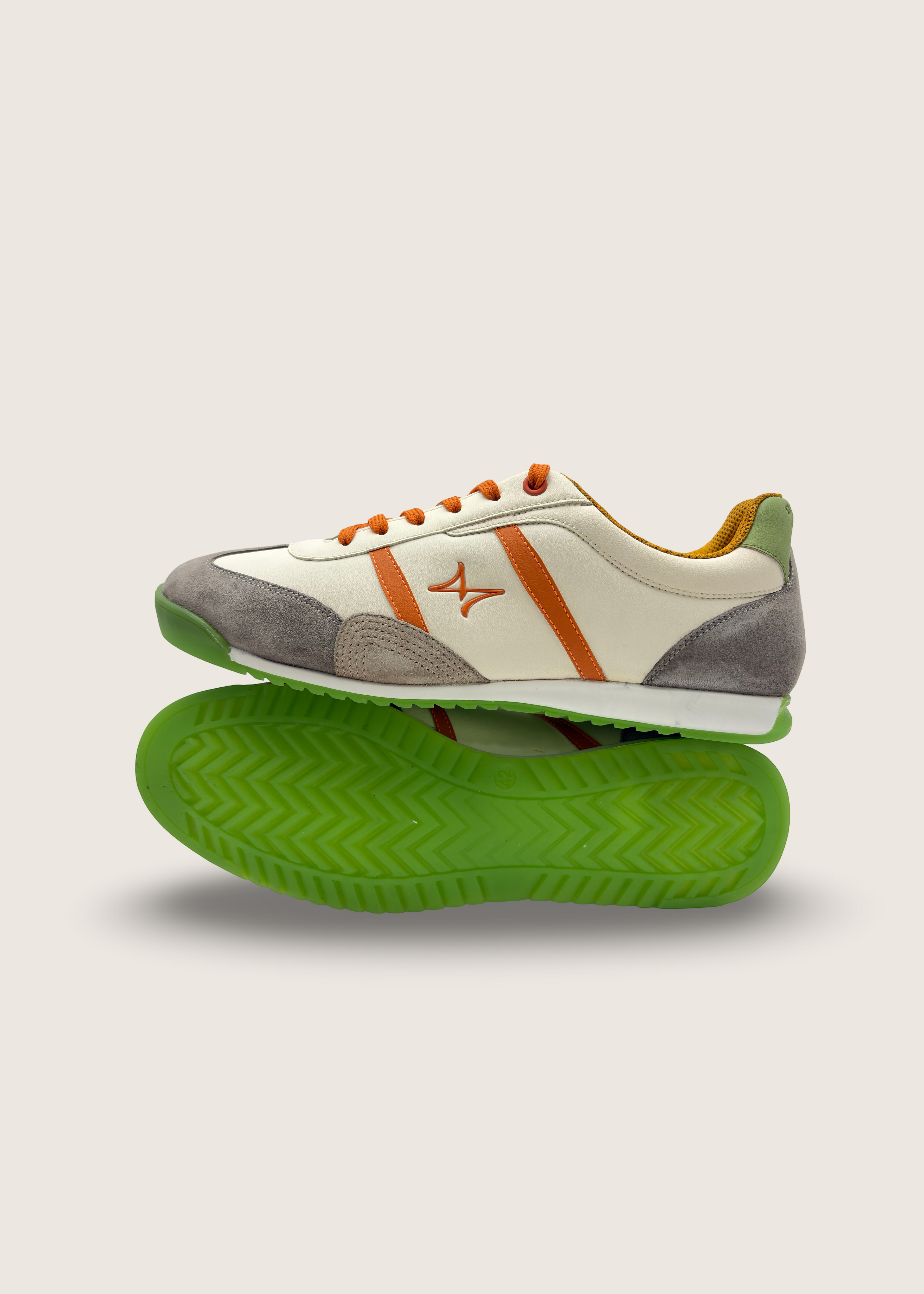 色 Men's IRO in pumice leather suede with creamy white microfiber and leather insole