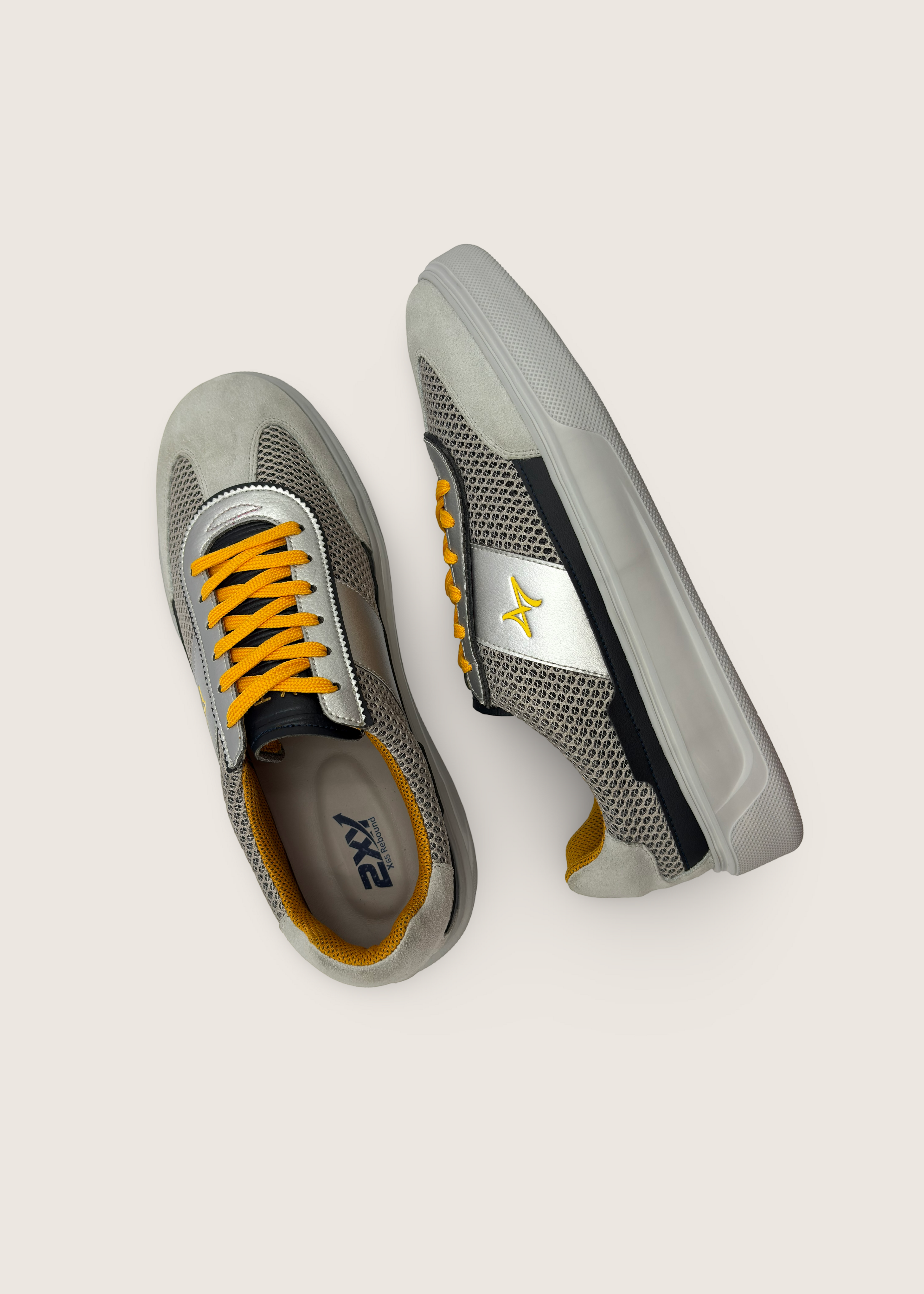 波 Men's SORA in pumice leather suede with white and dark grey layers of technical mesh
