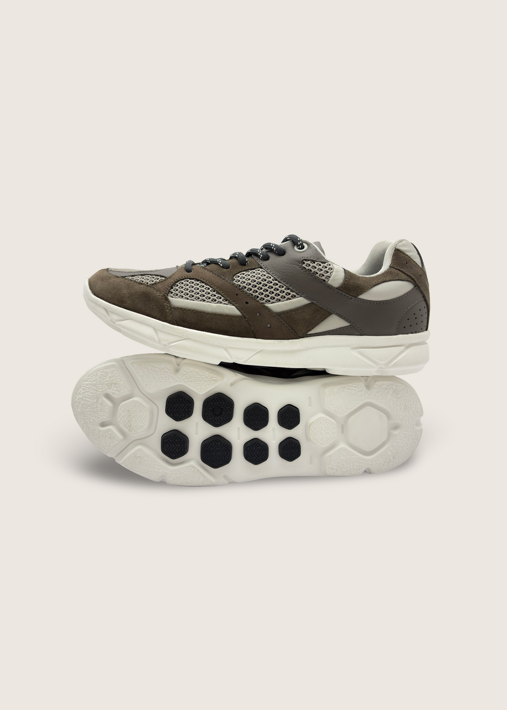 富士 Men's FUJI in charcoal grey leather nubuck with silver grey technical mesh panels