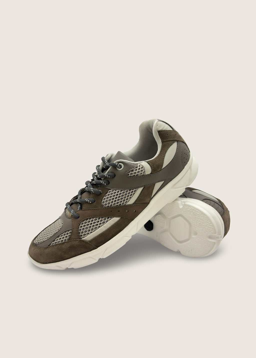富士 Men's FUJI in charcoal grey leather nubuck with silver grey technical mesh panels