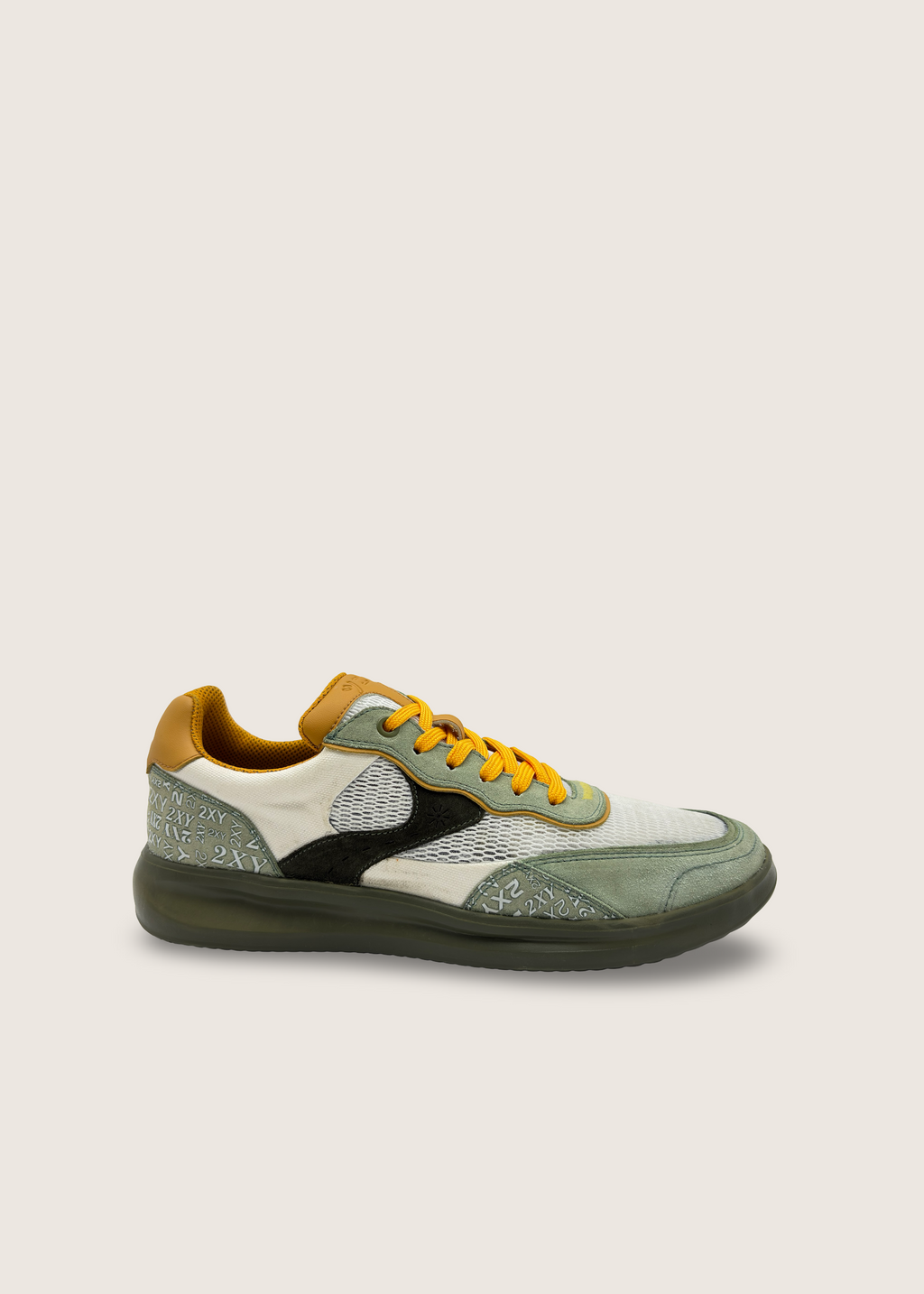 波 Men's NAMI in pastel green leather suede with optical white layers of technical mesh