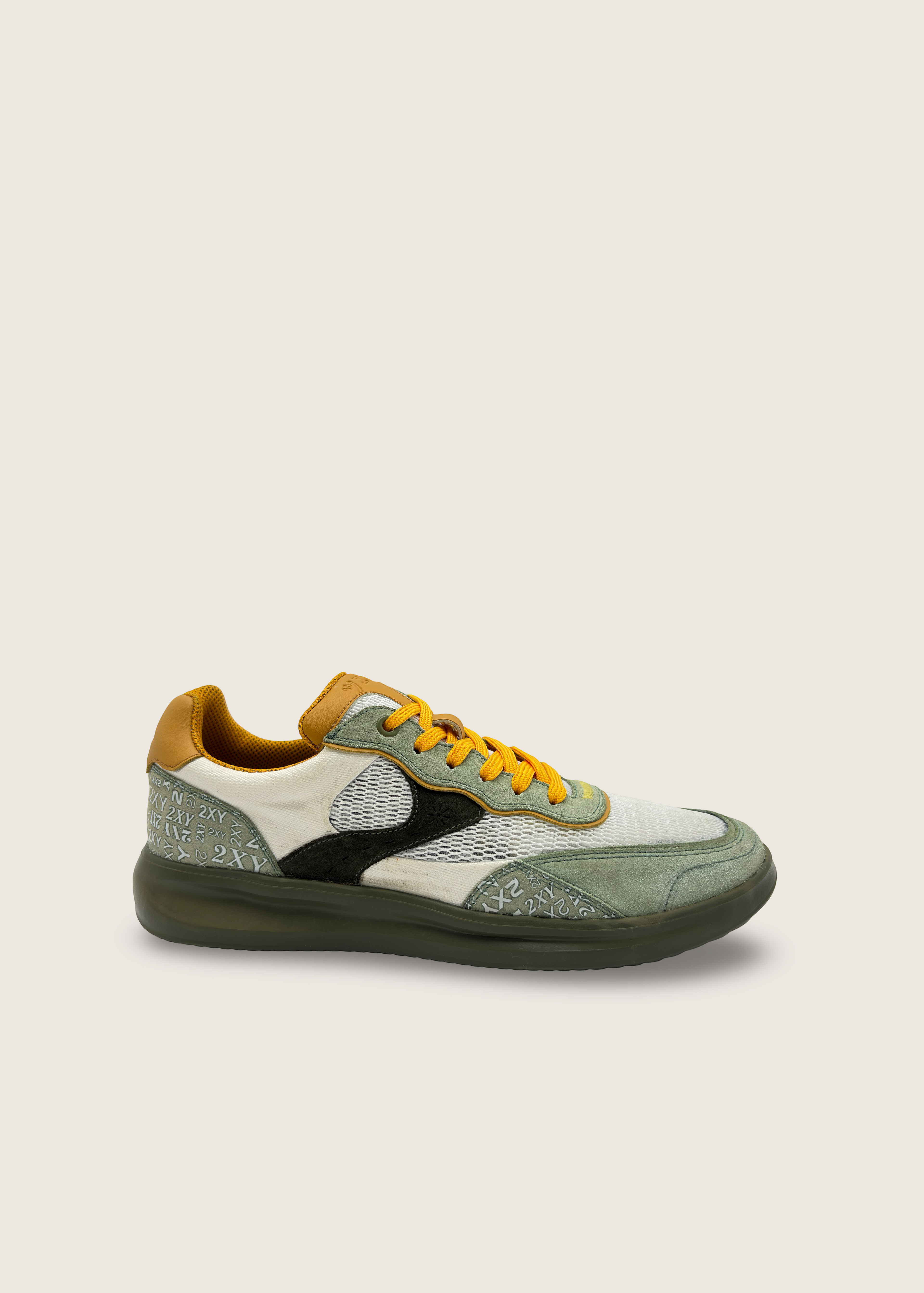 波 Men's NAMI in pastel green leather suede with optical white layers of technical mesh