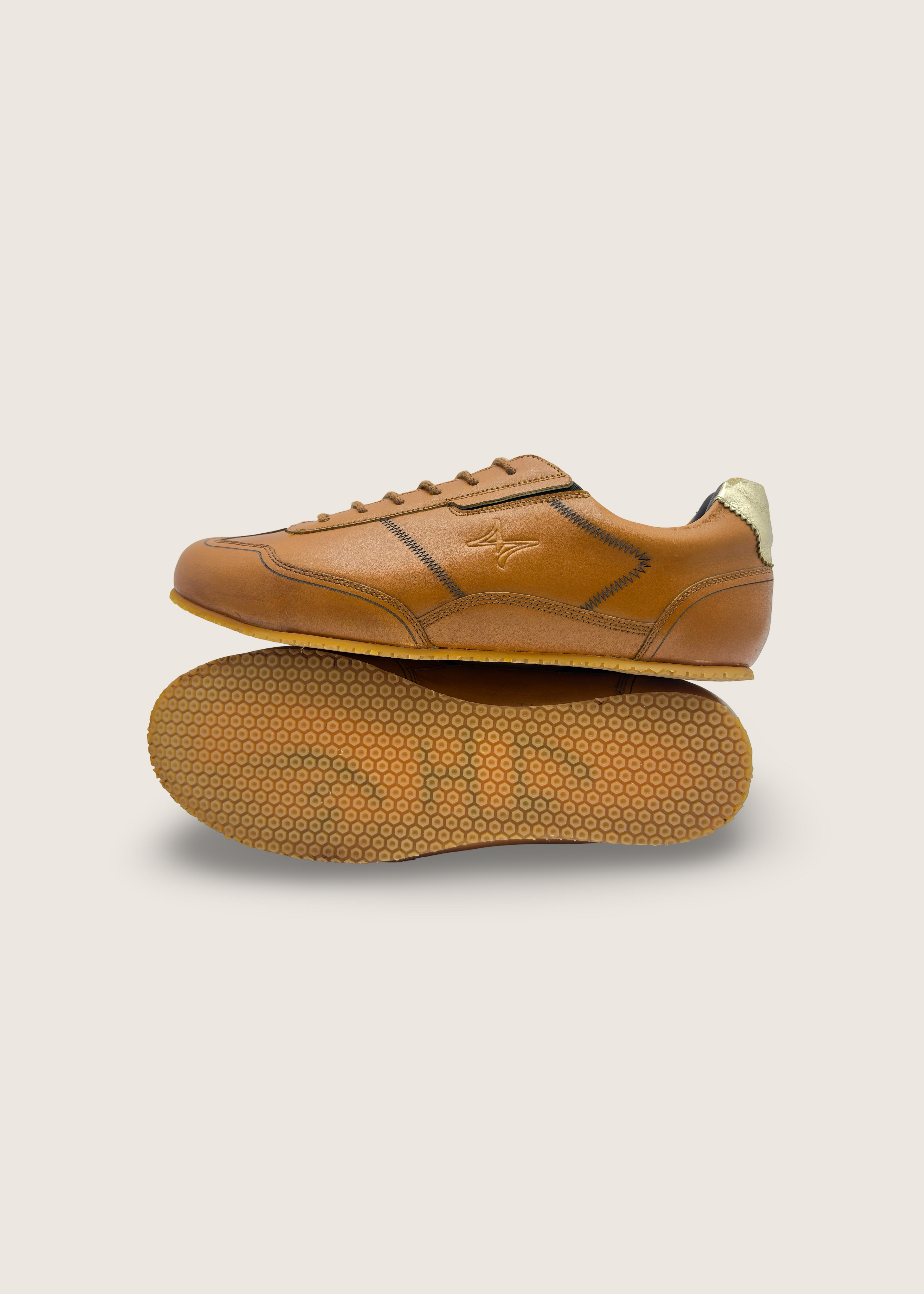 水 Men's MIZU in deep tan argentinian lapacho leather and rubber sole